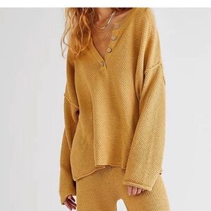 Free People Beach Hailee Sweater in Yellow Gold Sweater Top‎ Henley Size Small
